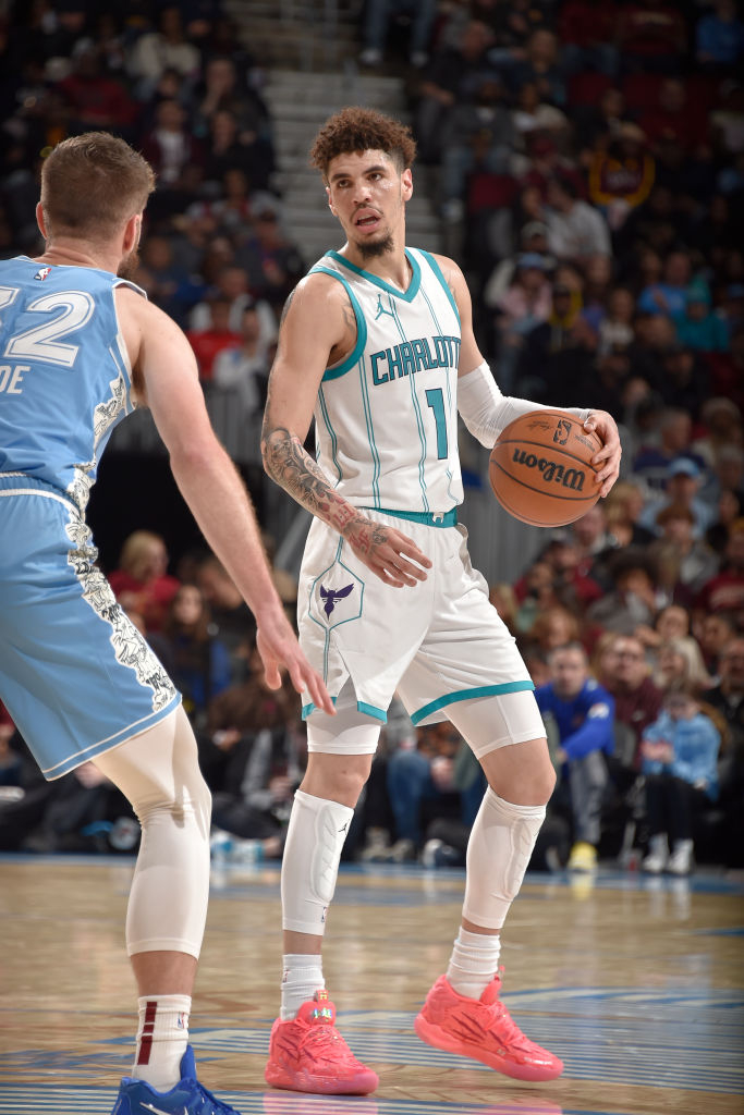 开云体育-黄蜂球队表现出色,一举击败强大对手的简单介绍