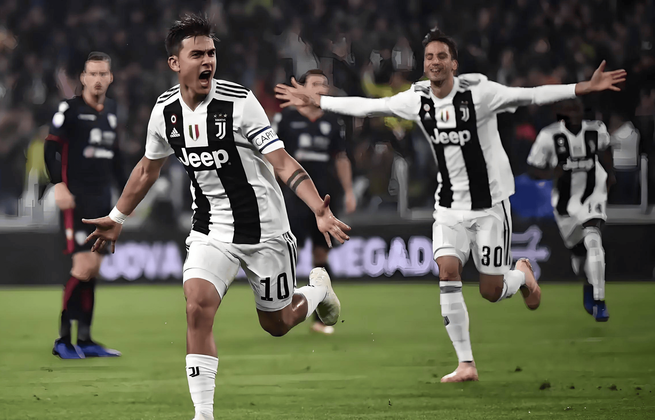 尤文图斯球迷为球队庆祝连胜 尤文图斯球迷为球队庆祝连胜