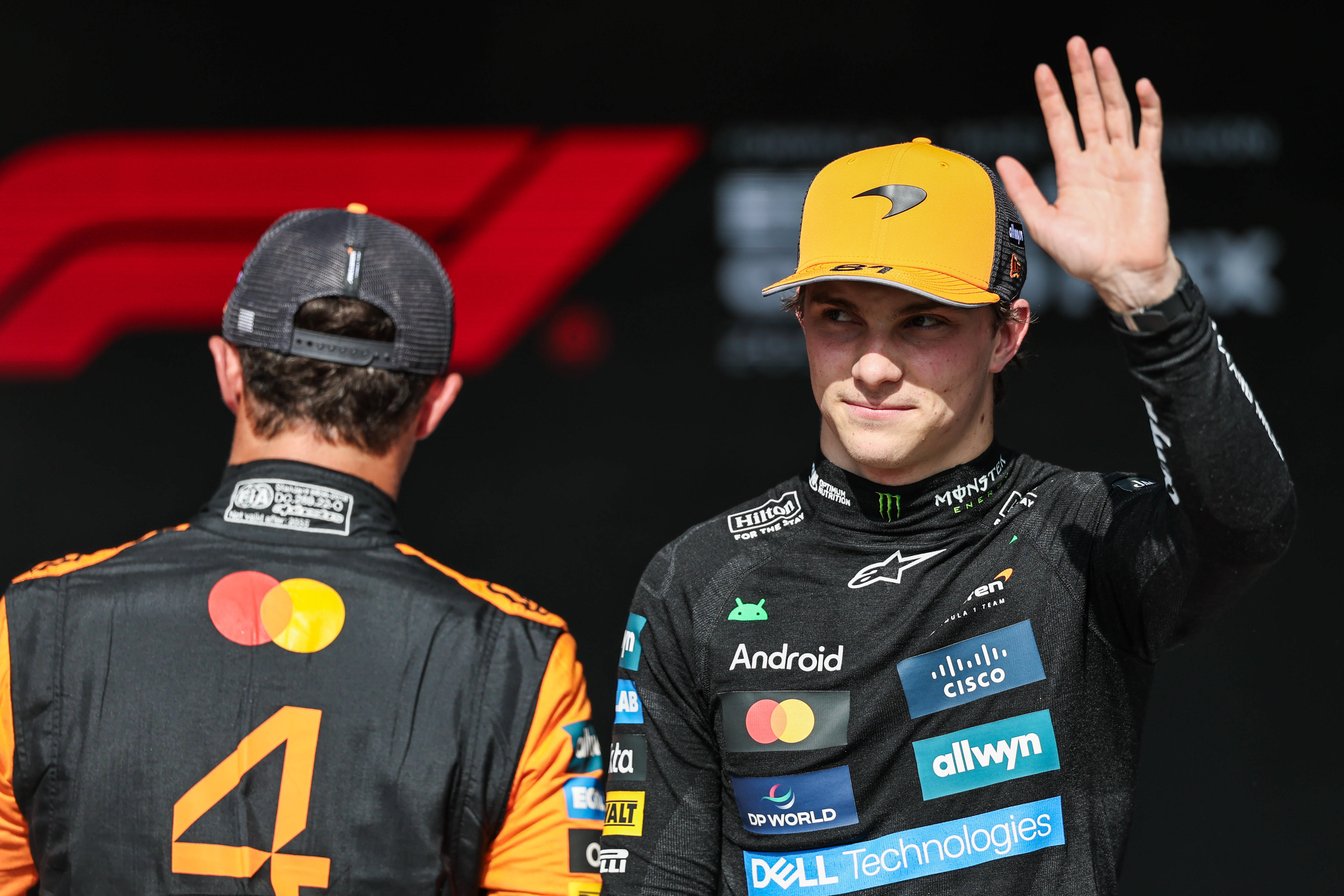 开云平台-迈凯伦险胜雷诺车队，拉塞尔惊艳四座