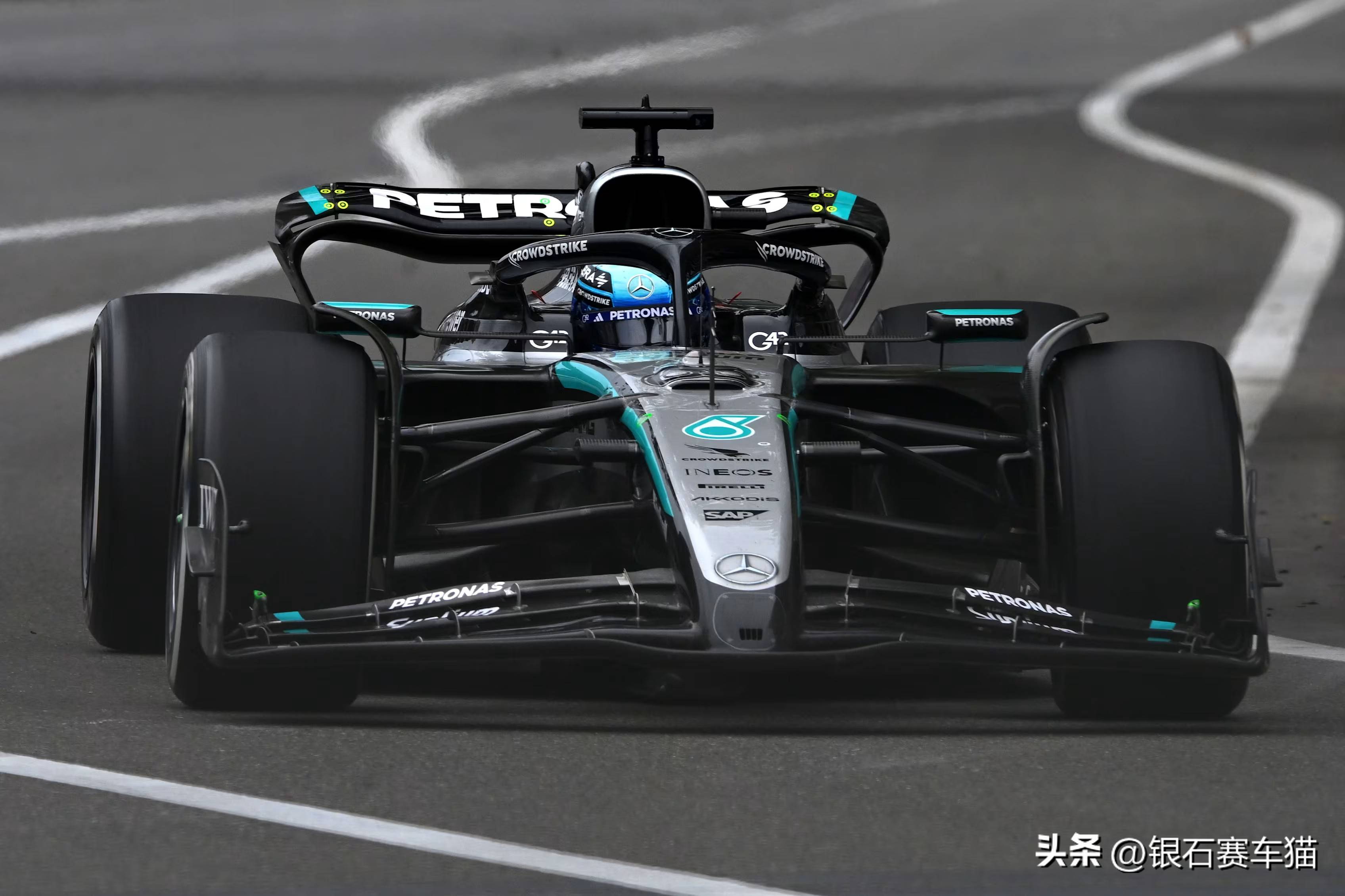 迈凯伦险胜雷诺车队,拉塞尔惊艳四座 迈凯伦险胜雷诺车队,拉塞尔惊艳四座