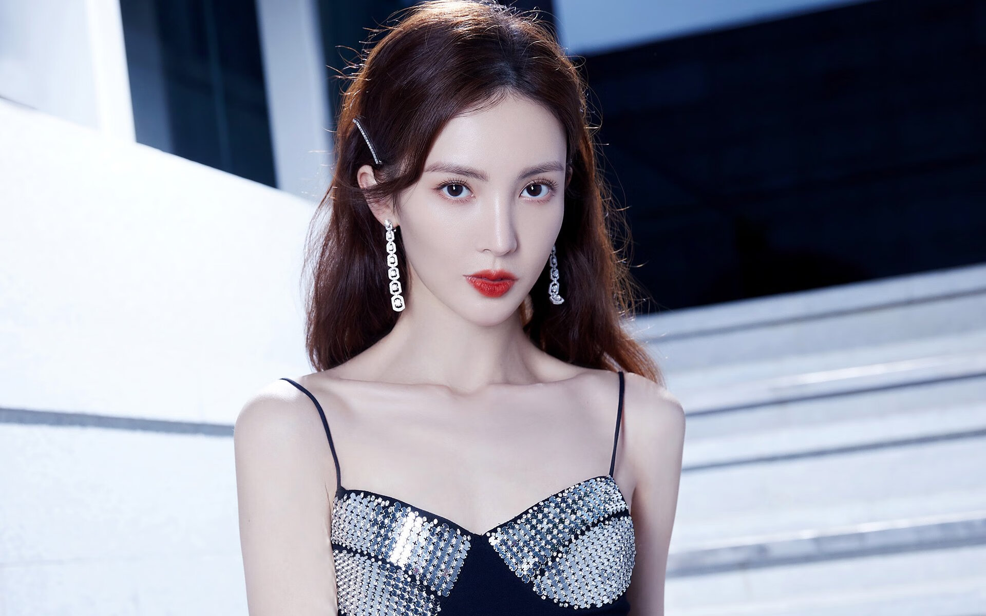 开云体育平台APP-奇幻友谊赛点燃冰雪之城，新西兰全黑客串足球，久保建英上演另类征服